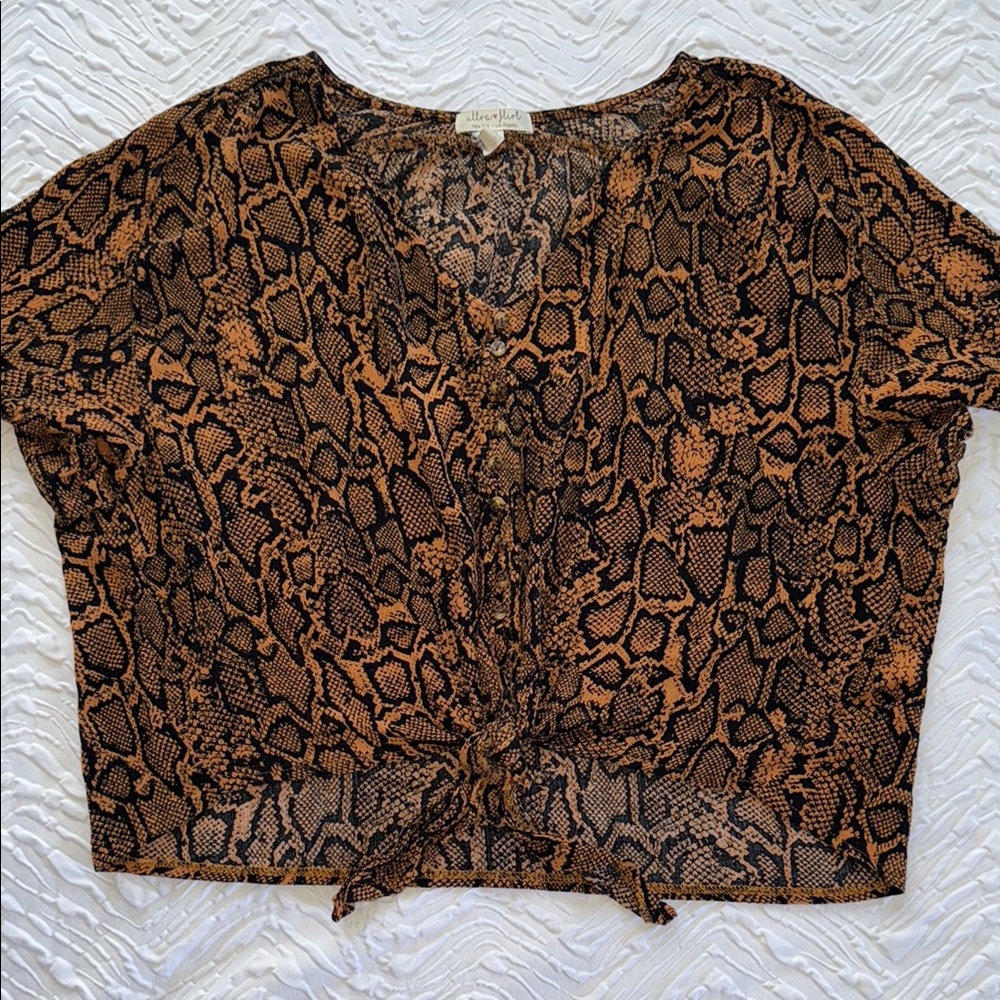 ultra flirt Juniors Printed Tie-Front Top EUC M